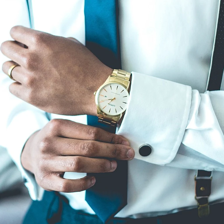 The Timeless Appeal of the US Navy Jacket