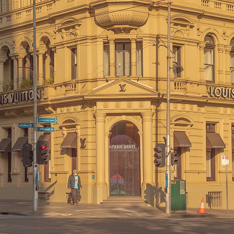 Elevate Your Comfort: The Art of Choosing Men's Lounge Shirts