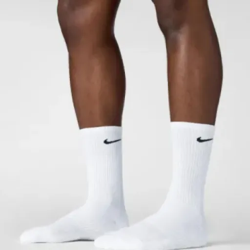 NIKE Everyday Cushioned Crew Socks Review: simple gym socks that actually hold up